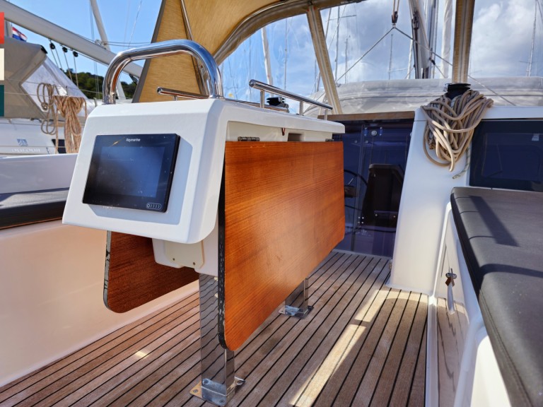 Boat rental Dufour Dufour 360 Grand Large in Rogoznica on Samboat