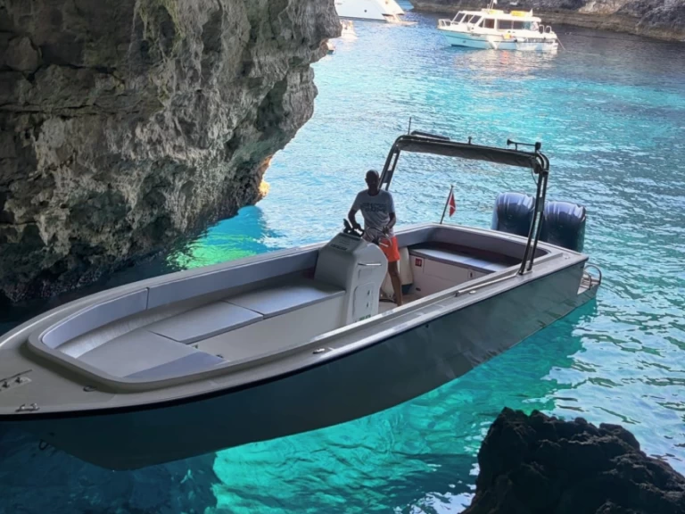 Motorboat rental in Xemxija - Crown Coronet