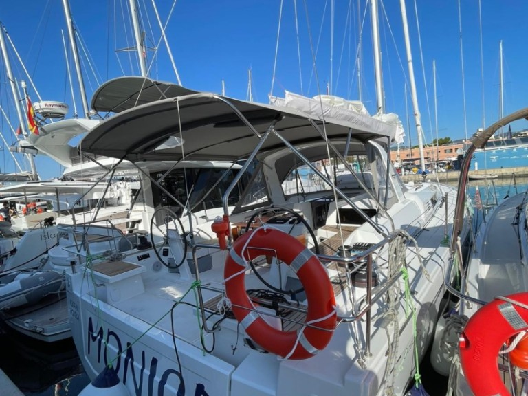 Sailboat rental with or without skipper Bénéteau Puerto Deportivo Radazul