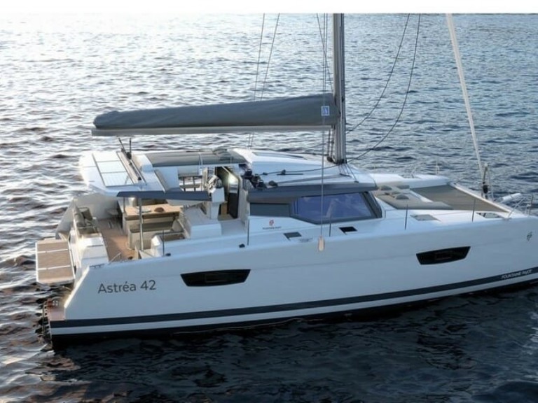 Catamaran rental in Le Marin - Fountaine Pajot ASTREA 42 (4 CAB + 2 / 4 SDB)