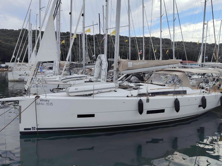 Boat rental Dufour Dufour 430 in Marina Veruda on Samboat