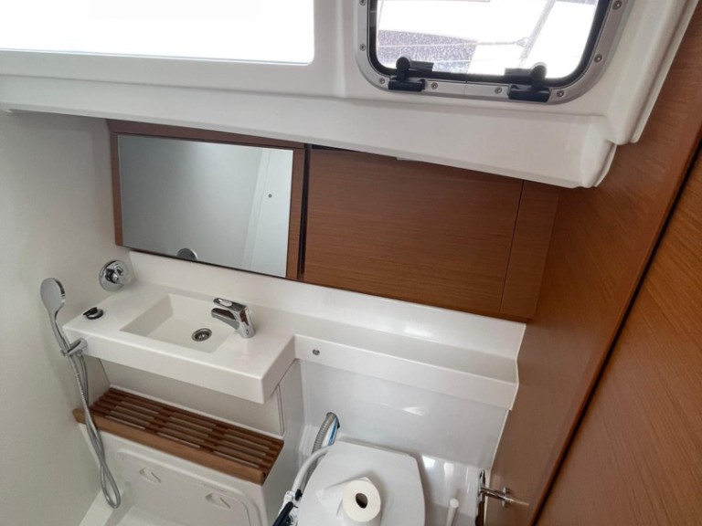 Sailboat rental with or without captain Jeanneau Palma de Mallorca