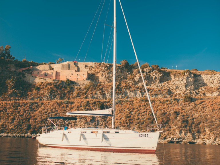 Sailboat for rent Milazzo at the best price