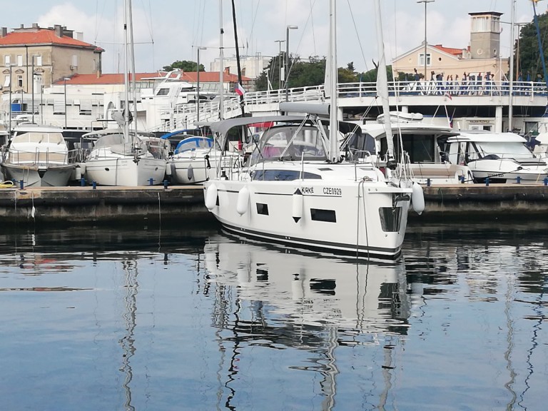 Bavaria Bavaria C38 (2 heads) in Marina Tankerkomerc on SamBoat