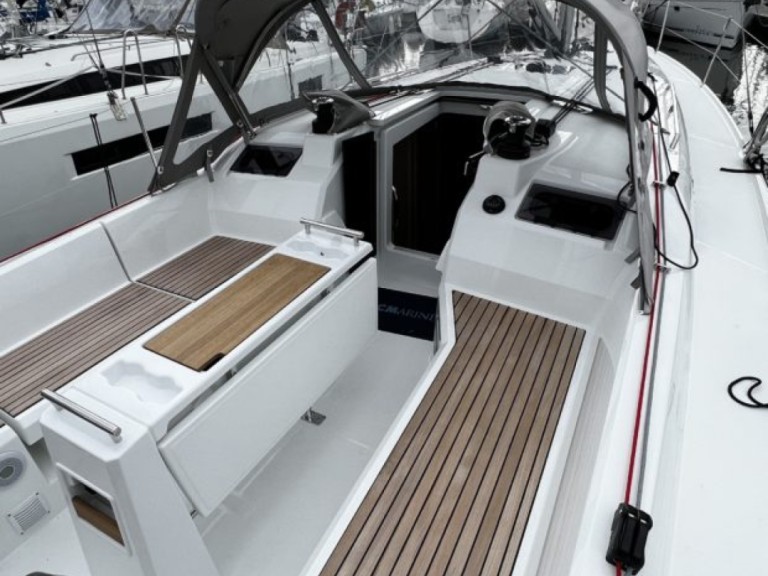 Bénéteau OCEANIS 34 QR in Arzon on SamBoat