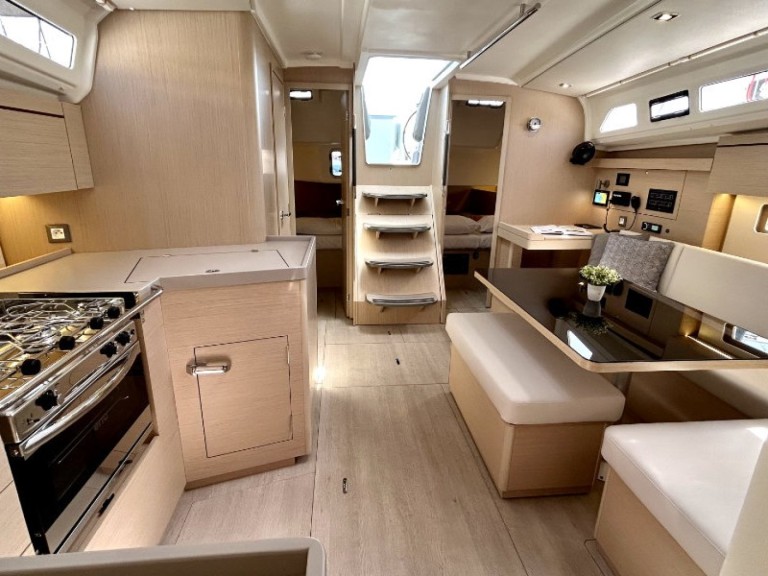 Bareboat Rental Sailboat Bénéteau with a boat licence