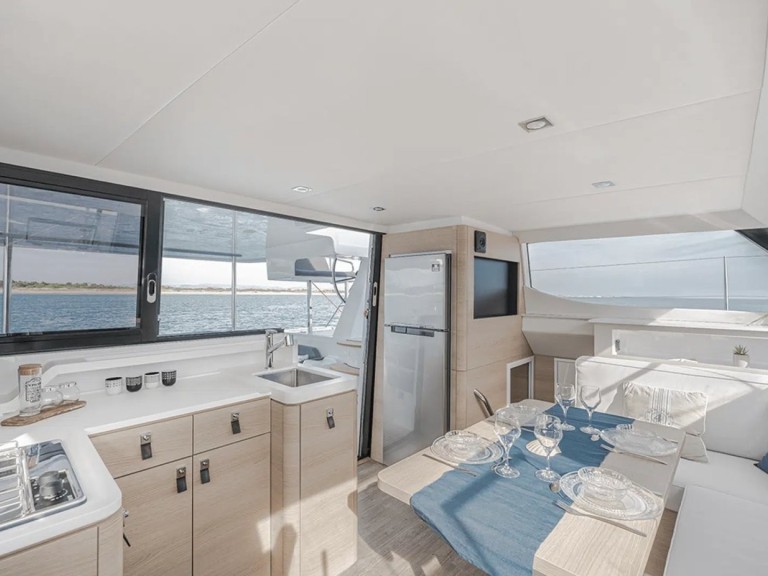 Aventura Aventura 37 in Novi Vinodolski on SamBoat