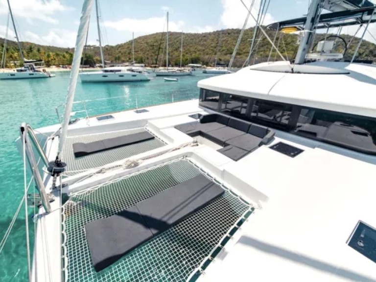 Catamaran rental in Alimos - Lagoon Lagoon 52
