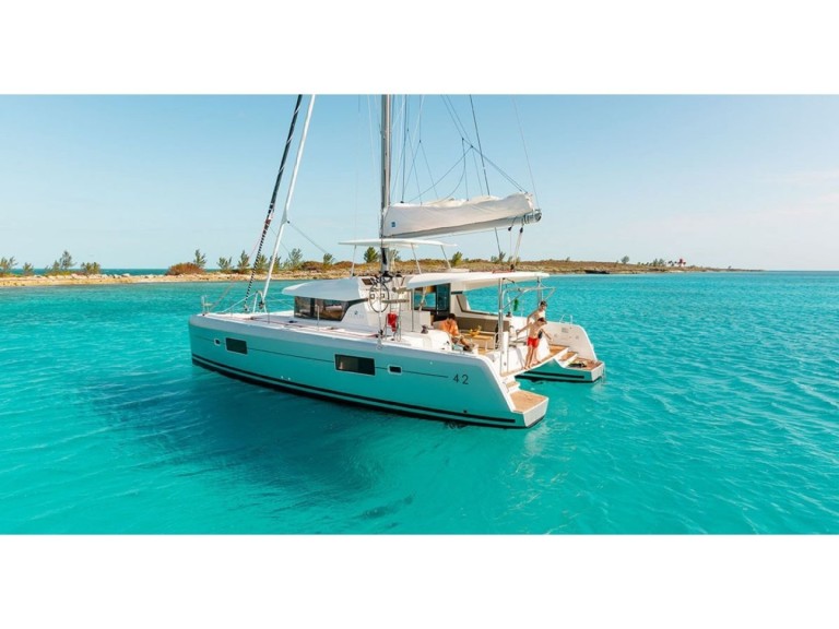 Catamaran rental in Cugnana Verde - Lagoon Lagoon 42