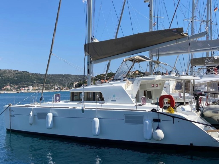 Bareboat Rental Catamaran Lagoon with a boat licence