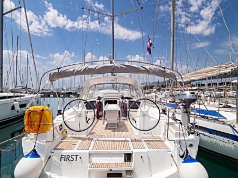 Bareboat Rental Sailboat Bénéteau with a boat licence