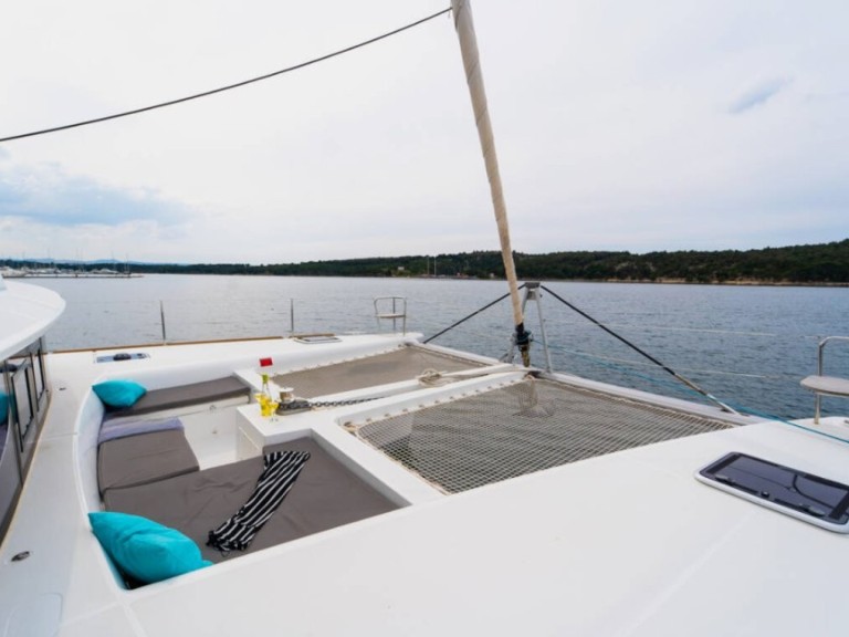 Boat rental Lagoon Lagoon 450 F in Rogoznica on Samboat