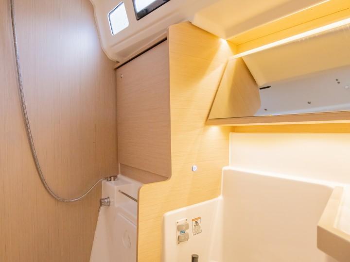 Sailboat rental in Furnari - Bénéteau Oceanis 40.1