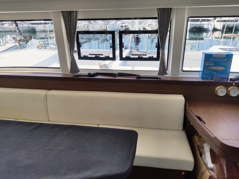 Yacht charter Lávrio cheap Lagoon 42