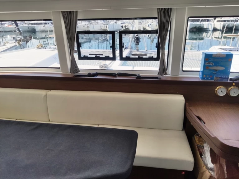 Yacht charter Lávrio cheap Lagoon 42