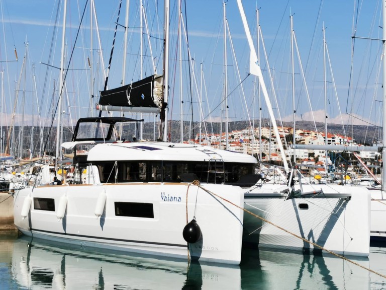 Catamaran rental in Punat - Lagoon Lagoon 40