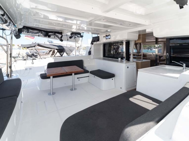 Rent a Lagoon Lagoon 46 Portocolom