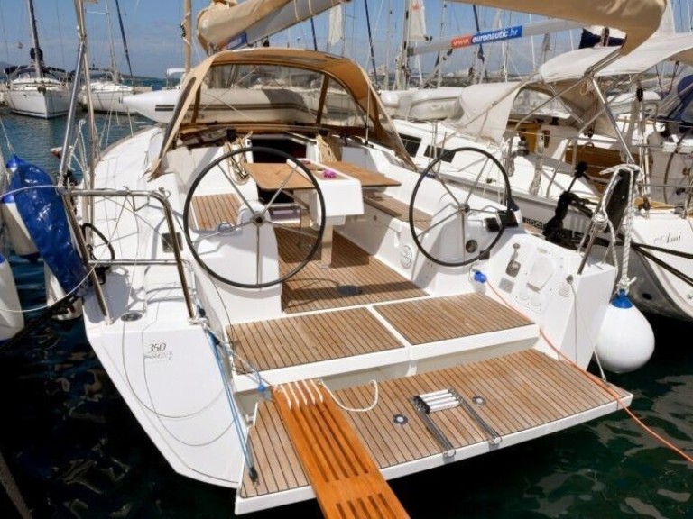 Boat rental Dufour Dufour 350 Grand Large in Biograd na Moru on Samboat
