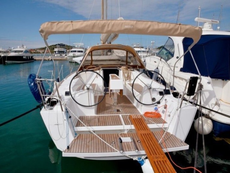 Bareboat Rental Sailboat Dufour with a boat licence