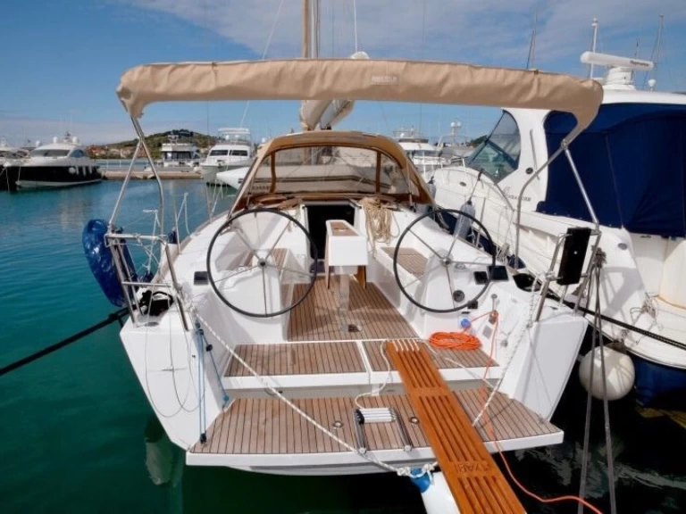Bareboat Rental Sailboat Dufour with a boat licence