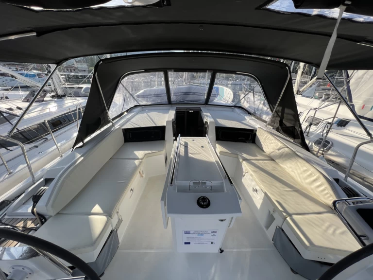 Bareboat Rental Sailboat Bénéteau with a boat licence