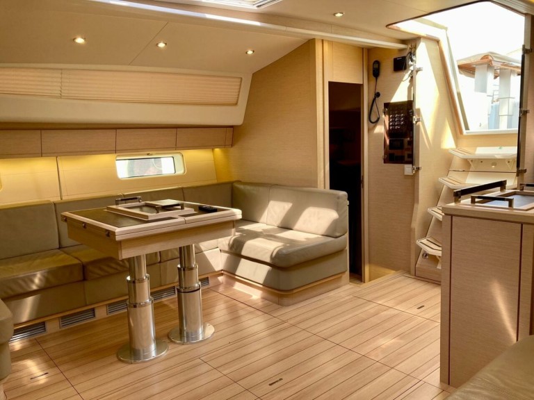 Rent a Jeanneau Jeanneau 64 Pula