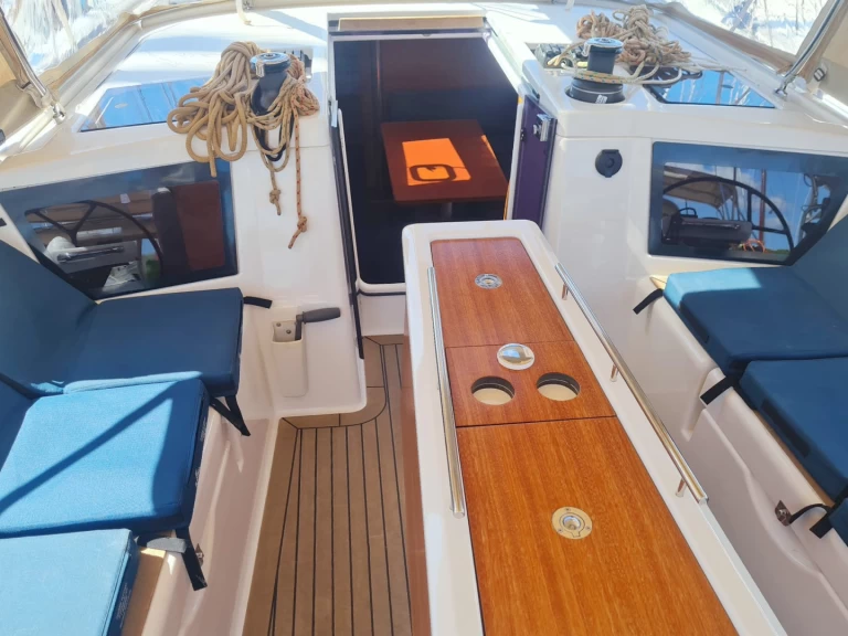 Sailboat rental in Pula - Dufour Dufour 390