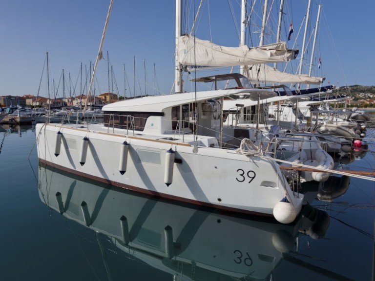 Catamaran rental in Betina - Lagoon Lagoon 39