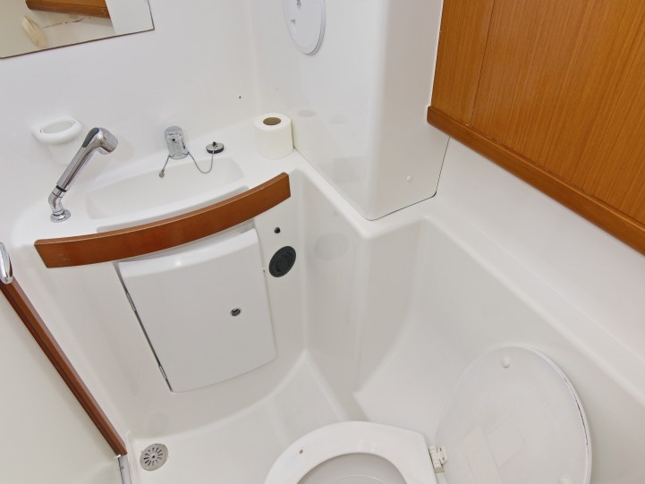 Yacht charter Betina cheap Oceanis 43