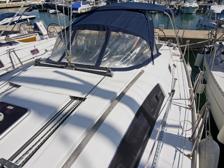 Sailboat rental with or without captain Bénéteau Betina