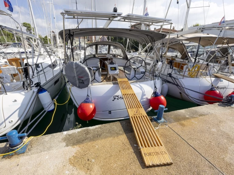Bavaria Bavaria Cruiser 37 Style in Zadar on SamBoat