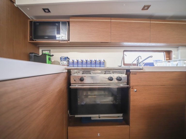 Sailboat rental in Olbia - Bénéteau Oceanis 51.1