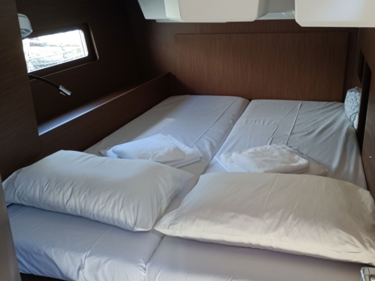 Bareboat Rental Sailboat Bénéteau with a boat licence