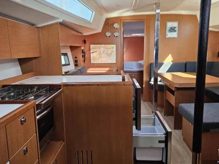 Rent a Bavaria Bavaria C42 Punat