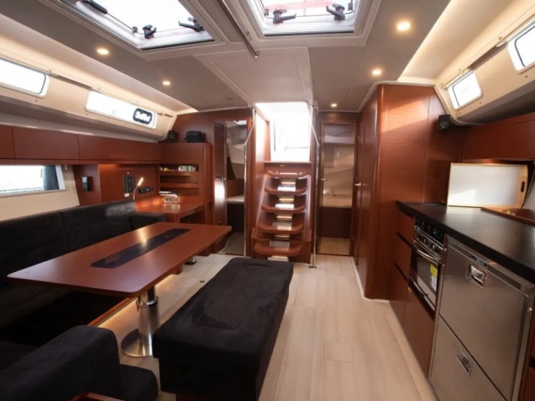 Sailboat for rent Lefkáda at the best price