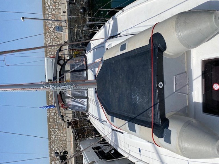 Rent a Bavaria Bavaria C42 Alimos