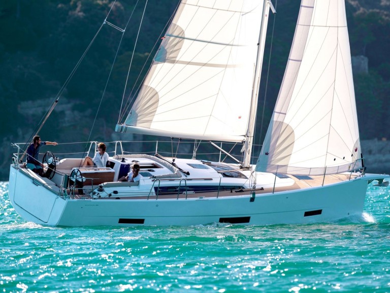 Boat rental Dufour Dufour 390 in La Rochelle on Samboat