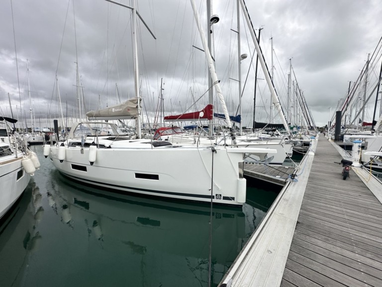 Sailboat for rent La Rochelle at the best price