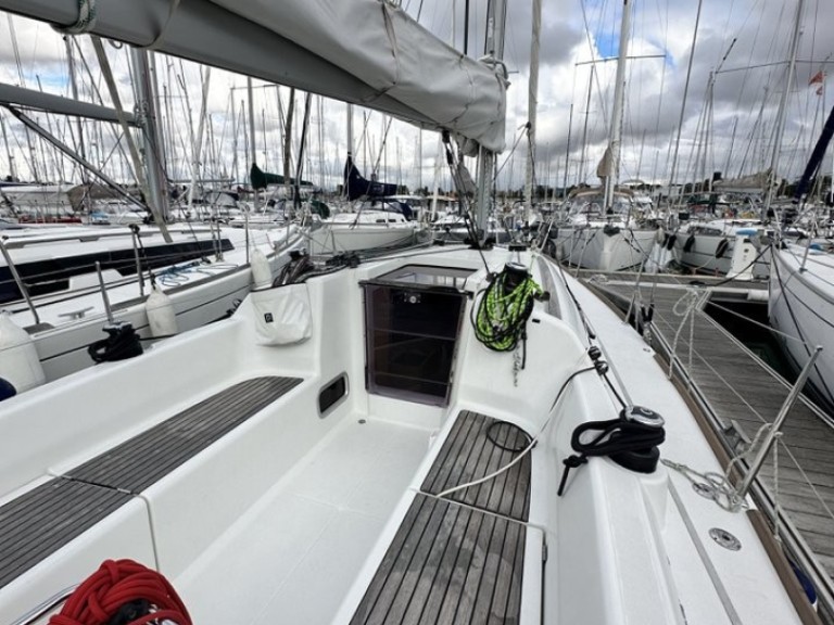 Bareboat Rental Sailboat Bénéteau with a boat licence