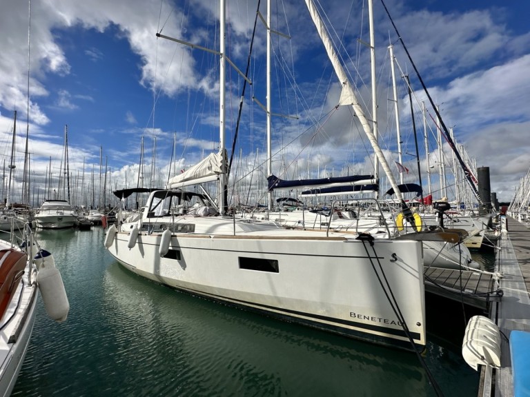 Sailboat for rent La Rochelle at the best price