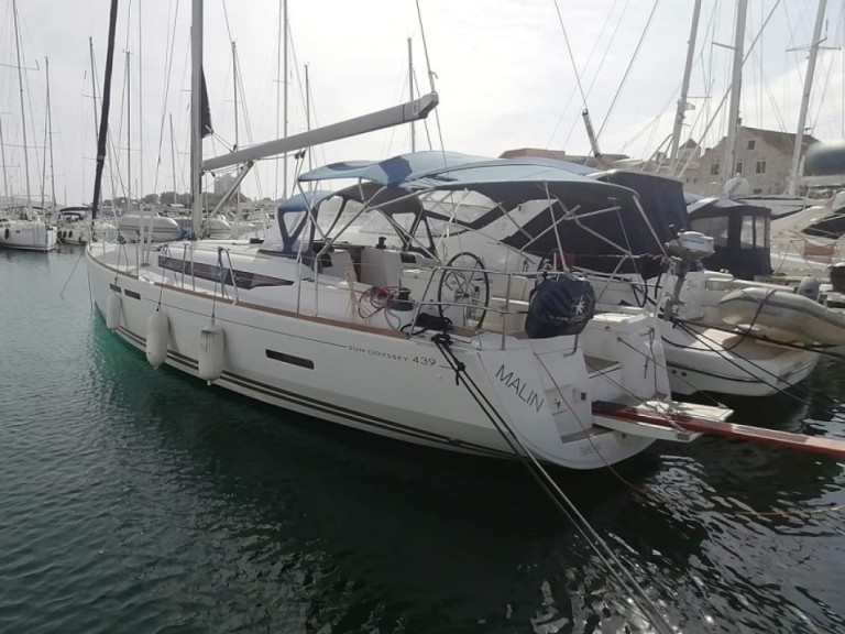 Sailboat rental in Šibenik - Jeanneau Sun Odyssey 439