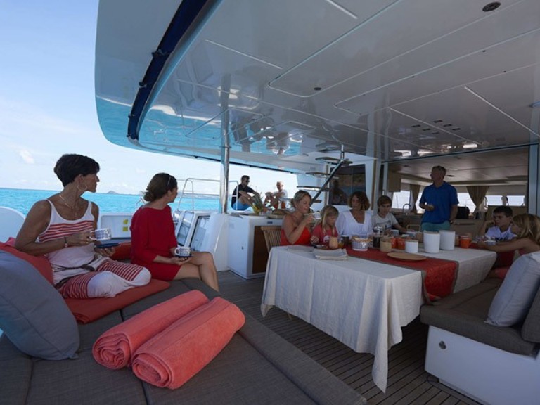 Catamaran rental in Raiatea Island - Lagoon Lagoon 620