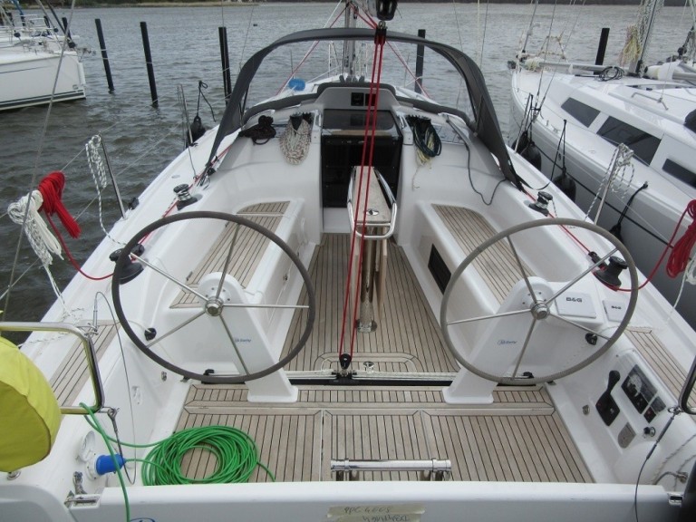 Sailboat rental in Saltsjö Pir Marina - Dehler Dehler 34