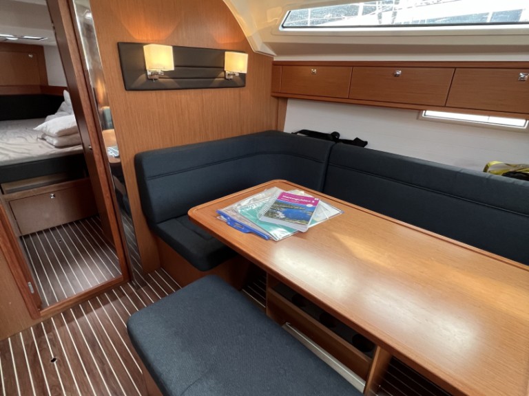 Rent a Bavaria Bavaria C38 Saltsjö Pir Marina