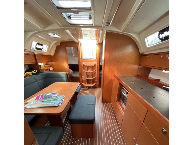 Sailboat for rent Saltsjö-duvnäs at the best price