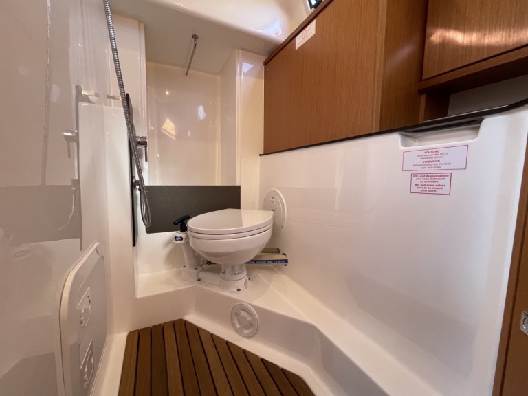 Yacht charter Göteborgs stad cheap Cruiser 34