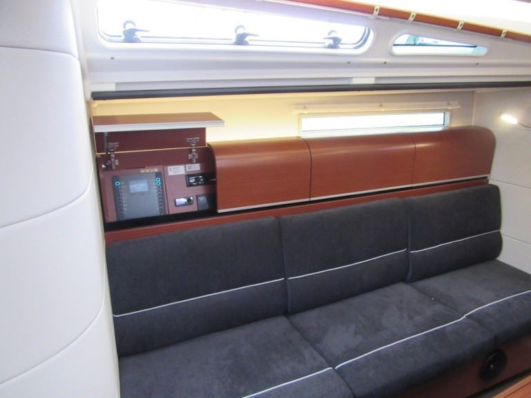 Yacht charter Saltsjö-duvnäs cheap Dehler 38 SQ
