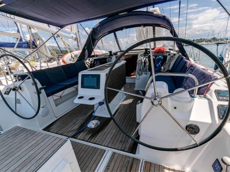 Dufour Dufour 412 in Gouvia on SamBoat