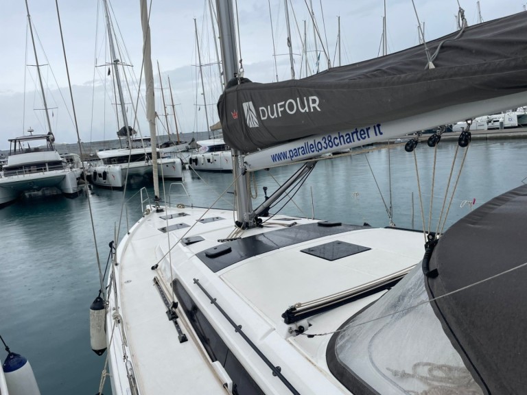 Dufour Dufour 470 in Capo d'Orlando on SamBoat