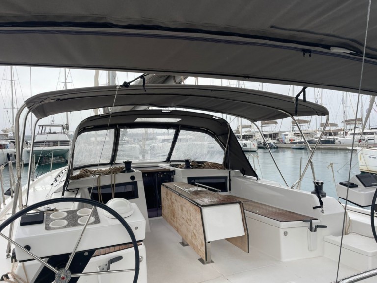 Sailboat for rent Furnari at the best price
